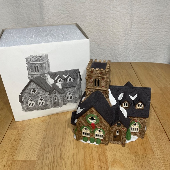 Department 56 Heritage Collection Dicken’s Village Series “Knottinghill  Church” - Picture 6 of 10